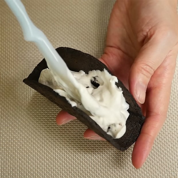 Bước 4 Làm nhân kem oreo Bánh tacos oreo