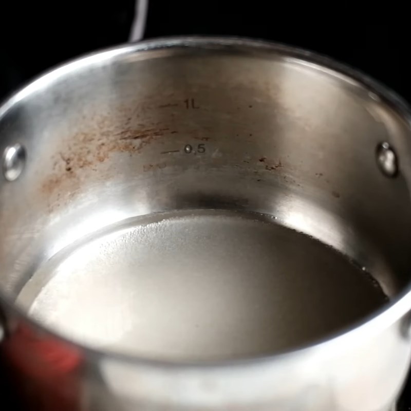 Bước 1 Nấu nước đường Dalgona latte