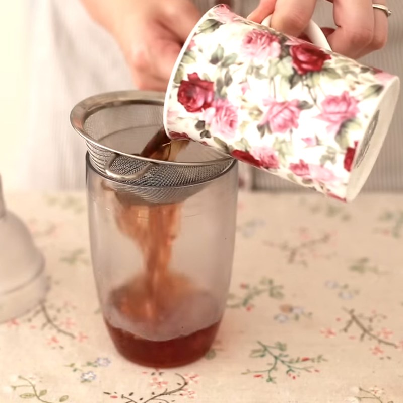 Bước 3 Lọc trà và pha trà sữa Trà sữa bá tước Earl Grey