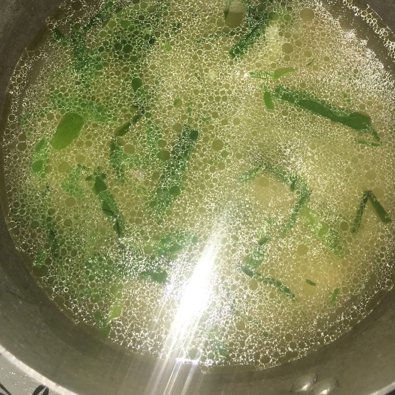 Bước 3 Nấu canh Canh cải bẹ xanh nấu tôm tươi