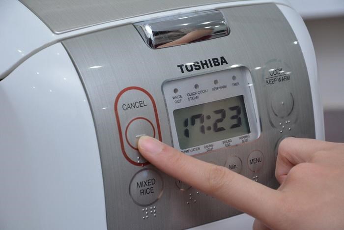 Bước 2 Nấu cơm Nấu cơm bằng nồi cơm điện tử Toshiba