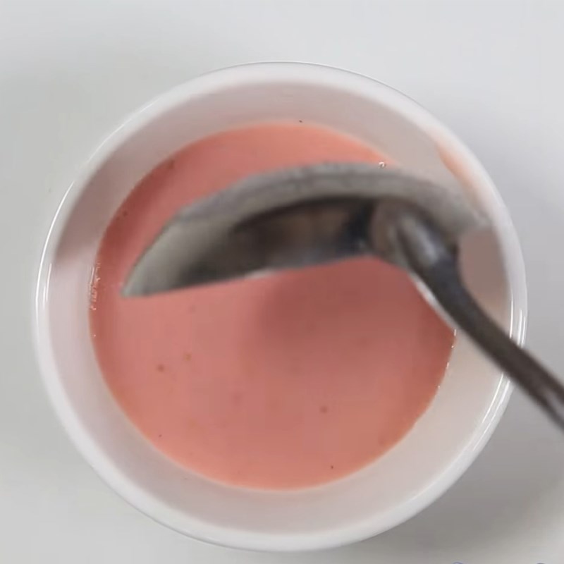Bước 1 Nấu hỗn hợp thạch dâu tây sữa Chè dâu tây
