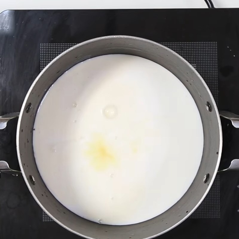Bước 2 Nấu nước cốt dừa Chè dâu tây