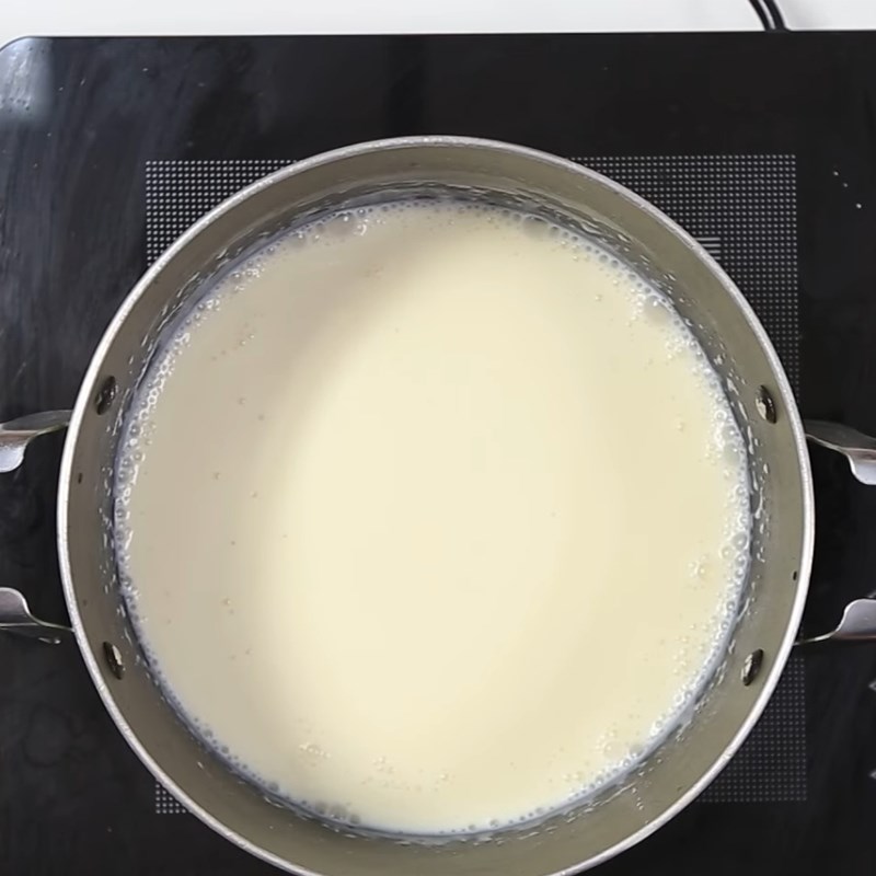 Bước 2 Nấu nước cốt dừa Chè dâu tây