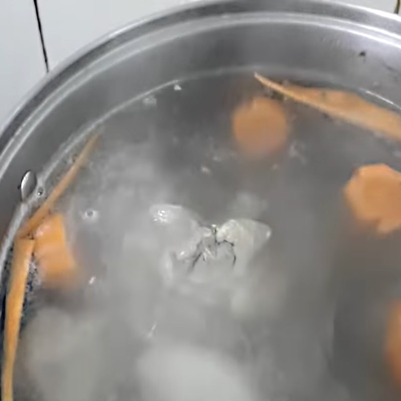 Bước 3 Nấu nước dùng Hủ tiếu xương heo với tôm