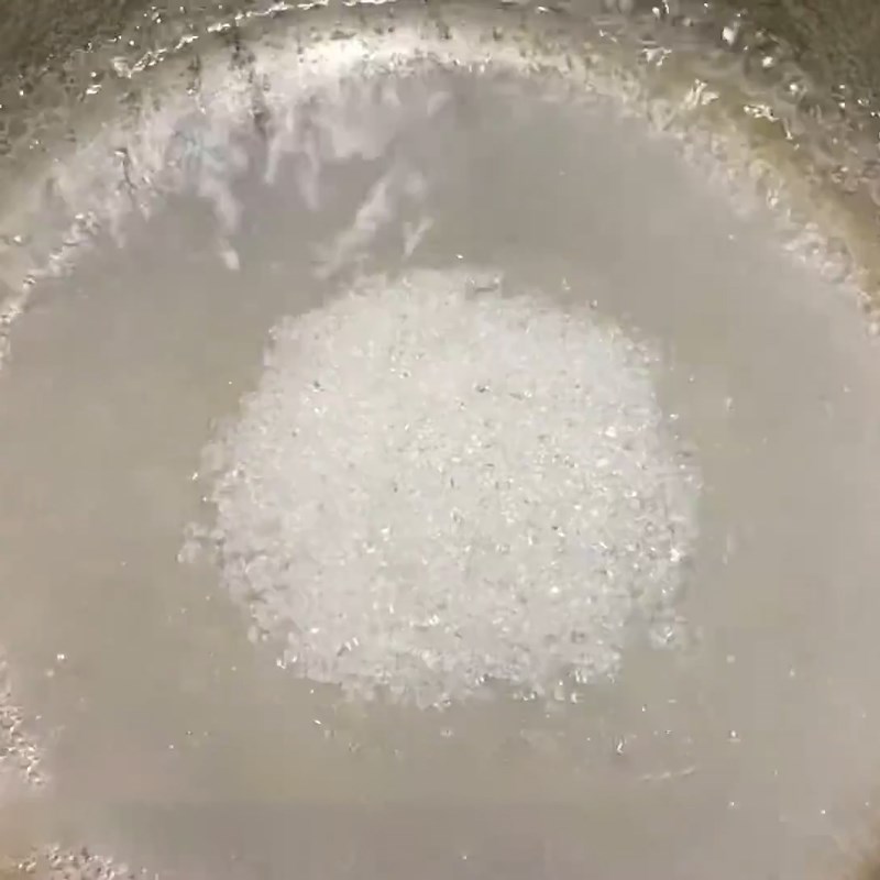 Bước 2 Nấu nước đường Sinh tố chanh bạc hà
