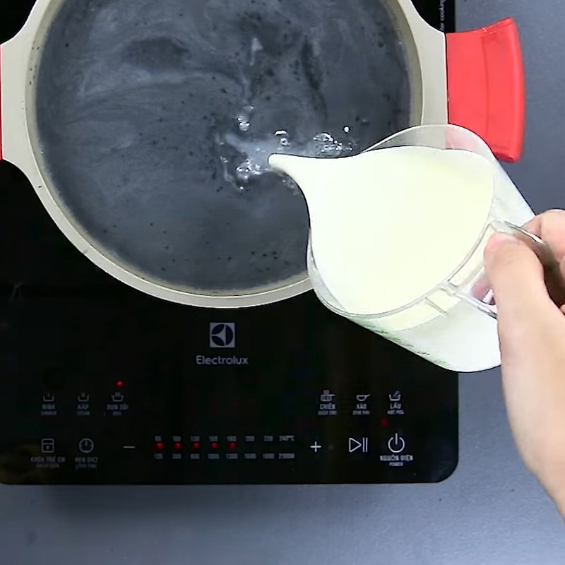 Bước 4 Nấu sữa mè Sữa mè đen