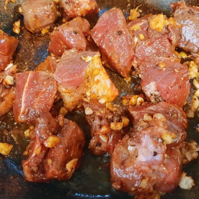 Bước 2 Nấu thịt bò sốt vang Bò sốt vang bằng nồi áp suất