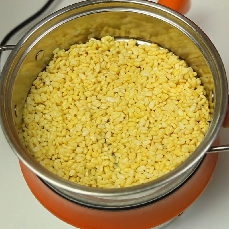 Bước 1 Ngâm nở và nấu đậu xanh Chè bưởi từ cùi bưởi khô