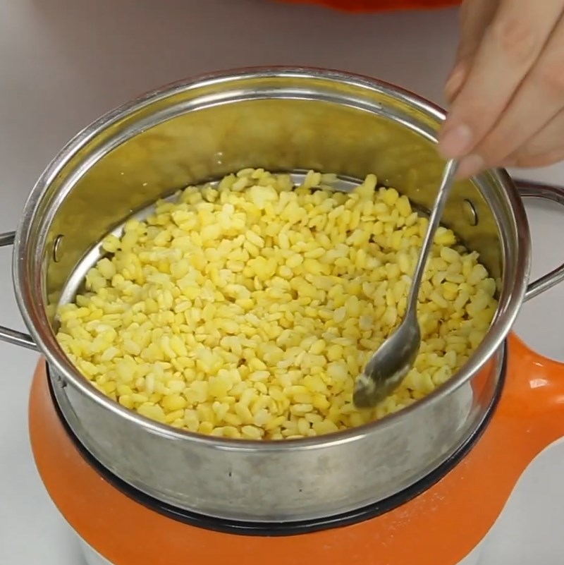 Bước 1 Ngâm nở và nấu đậu xanh Chè bưởi từ cùi bưởi khô