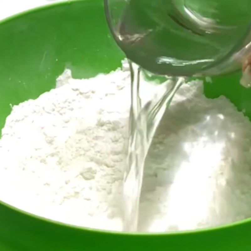 Bước 2 Pha bột Cá mai chiên giòn