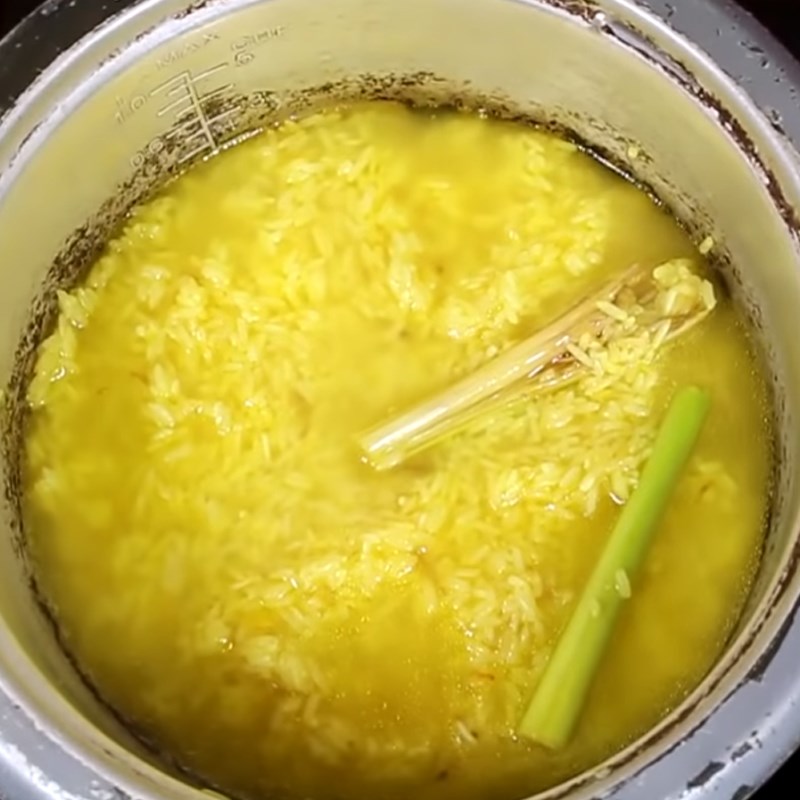Bước 5 Rang gạo và nấu cơm Cơm gà Phú Yên