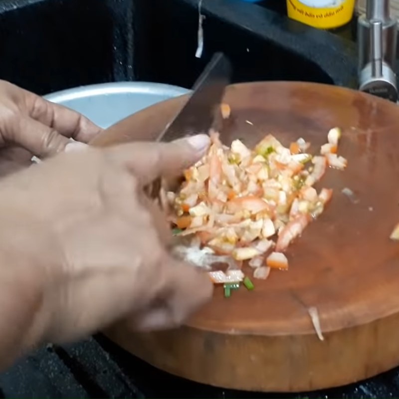 Bước 1 Sơ chế cà chua, hành lá Mắm ruốc chưng trứng tóp mỡ