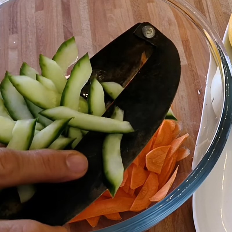 Bước 1 Sơ chế các loại rau củ Gỏi nấm tuyết chay cà rốt dưa leo