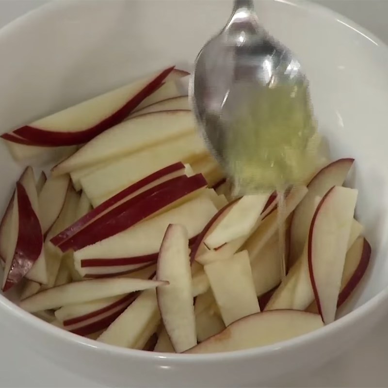 Bước 3 Sơ chế các loại rau củ Salad táo với tôm