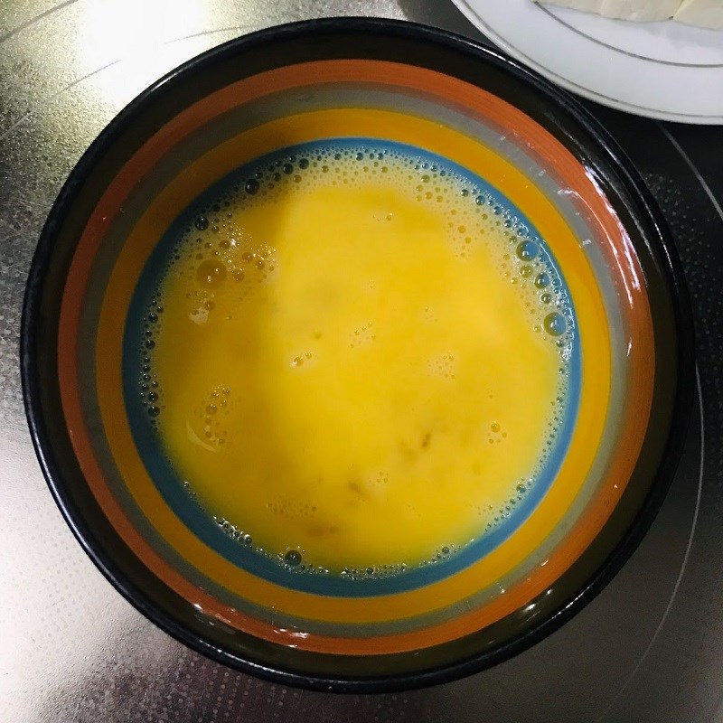 Bước 1 Sơ chế các nguyên liệu Canh cà chua trứng đậu hũ