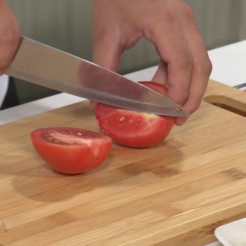 Bước 2 Sơ chế các nguyên liệu khác Canh chua cá mai