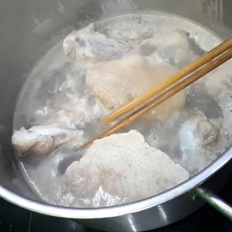 Bước 2 Sơ chế các nguyên liệu khác Hủ tiếu lòng