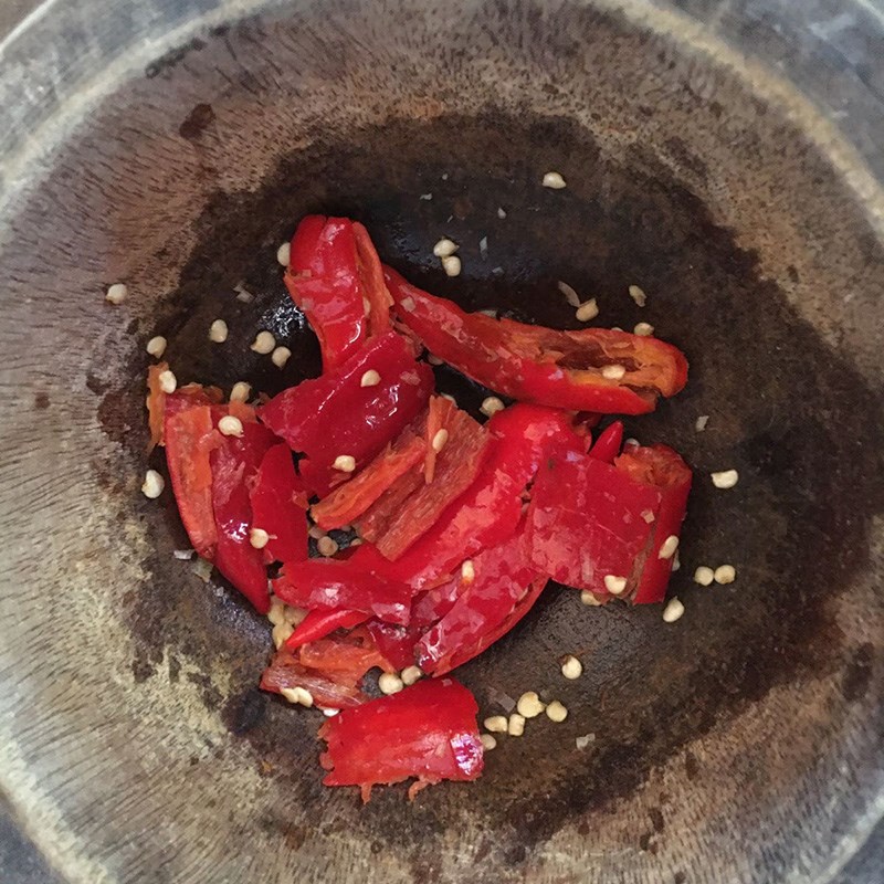 Bước 2 Sơ chế các nguyên liệu khác Thịt heo xào sả ớt