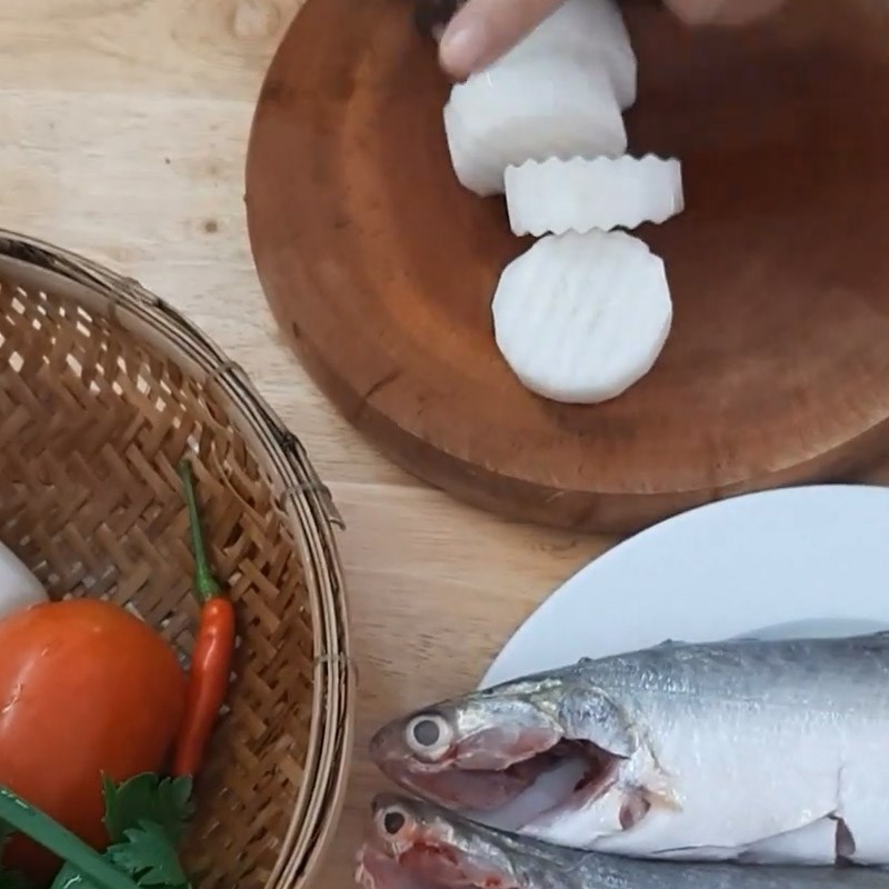 Bước 2 Sơ chế các nguyên liệu khác Canh cá chét (cá nhụ) nấu ngót