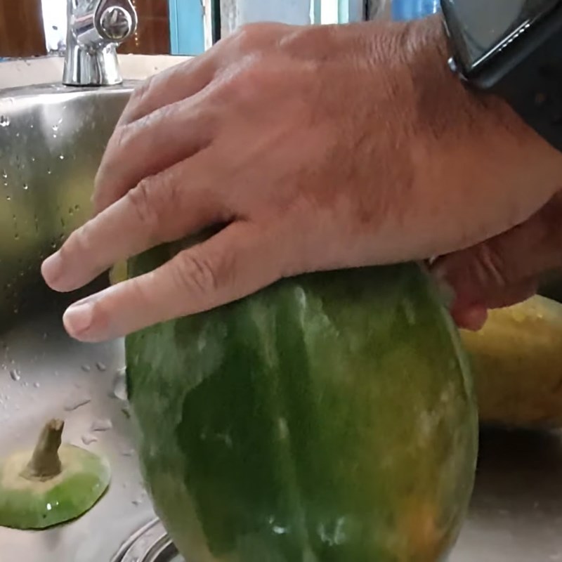 Bước 1 Sơ chế đu đủ Nước ép đu đủ xanh