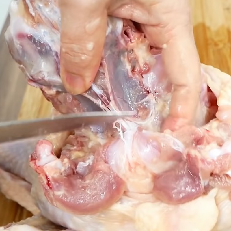 Bước 1 Sơ chế gà Gà đút lò nhồi thịt