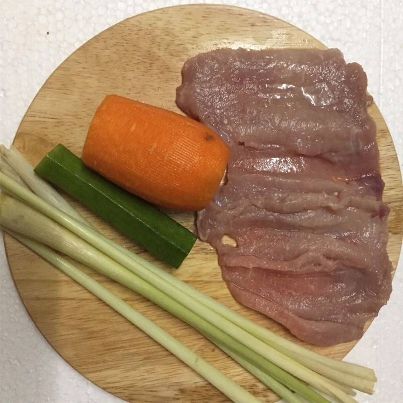 Bước 1 Sơ chế nguyên liệu Thịt cuộn rau củ luộc