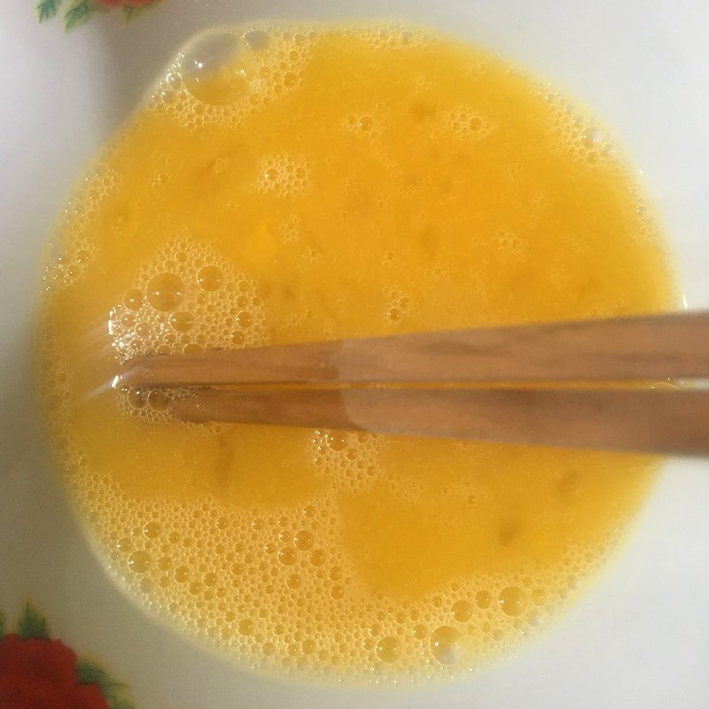 Bước 1 Sơ chế nguyên liệu Trứng xào cà chua