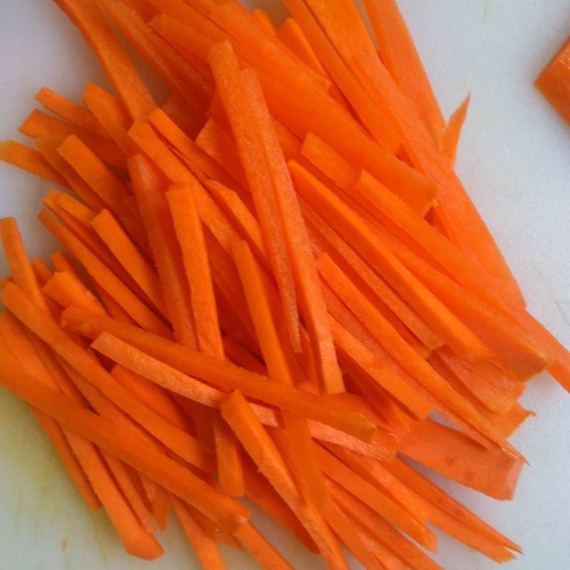Bước 1 Sơ chế nguyên liệu Su su xào cà rốt