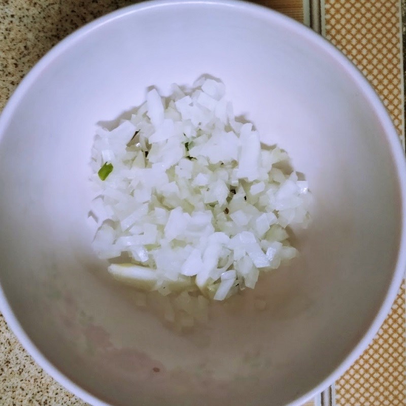 Bước 1 Sơ chế nguyên liệu Bánh cuốn làm bằng bột mì và bột năng