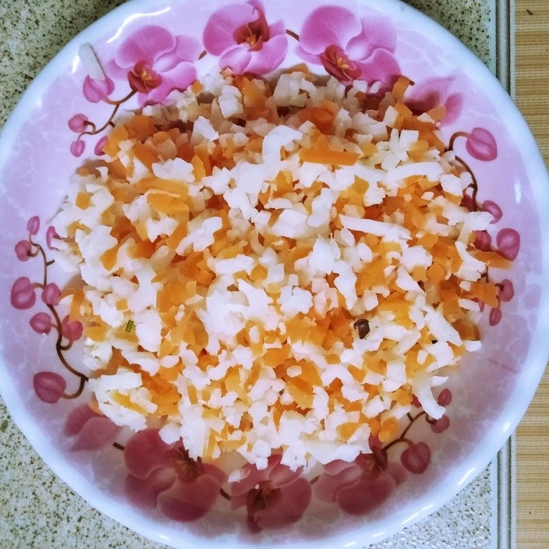 Bước 1 Sơ chế nguyên liệu Bánh cuốn làm bằng bột mì và bột năng