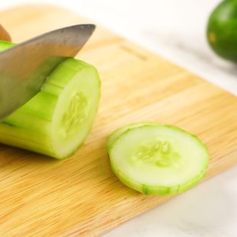 Bước 1 Sơ chế nguyên liệu Sinh tố ớt chuông dâu dưa leo