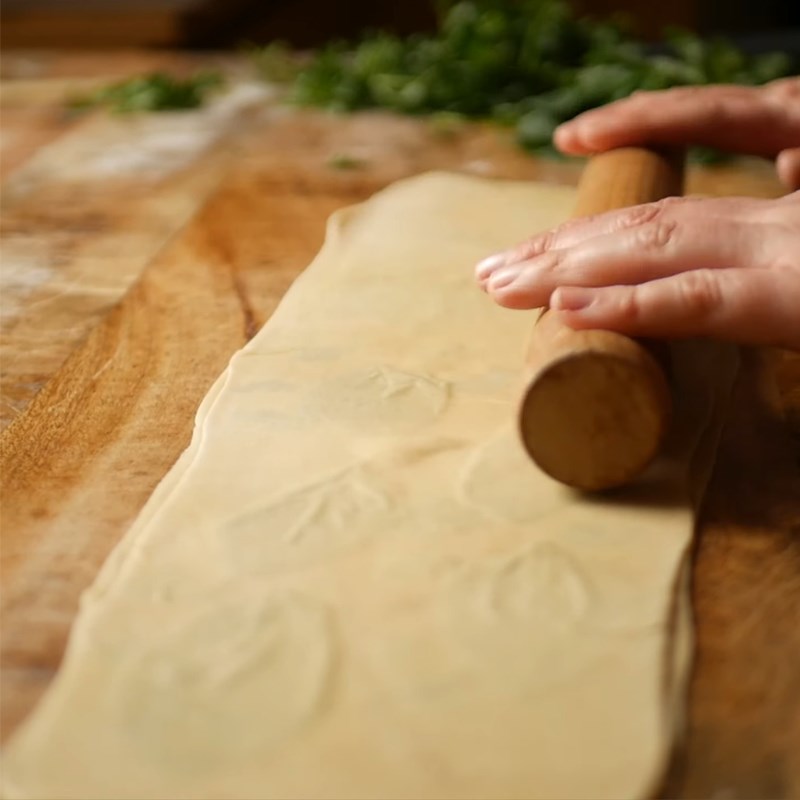 Bước 5 Tạo hình bánh Ravioli nhân phô mai trứng chảy