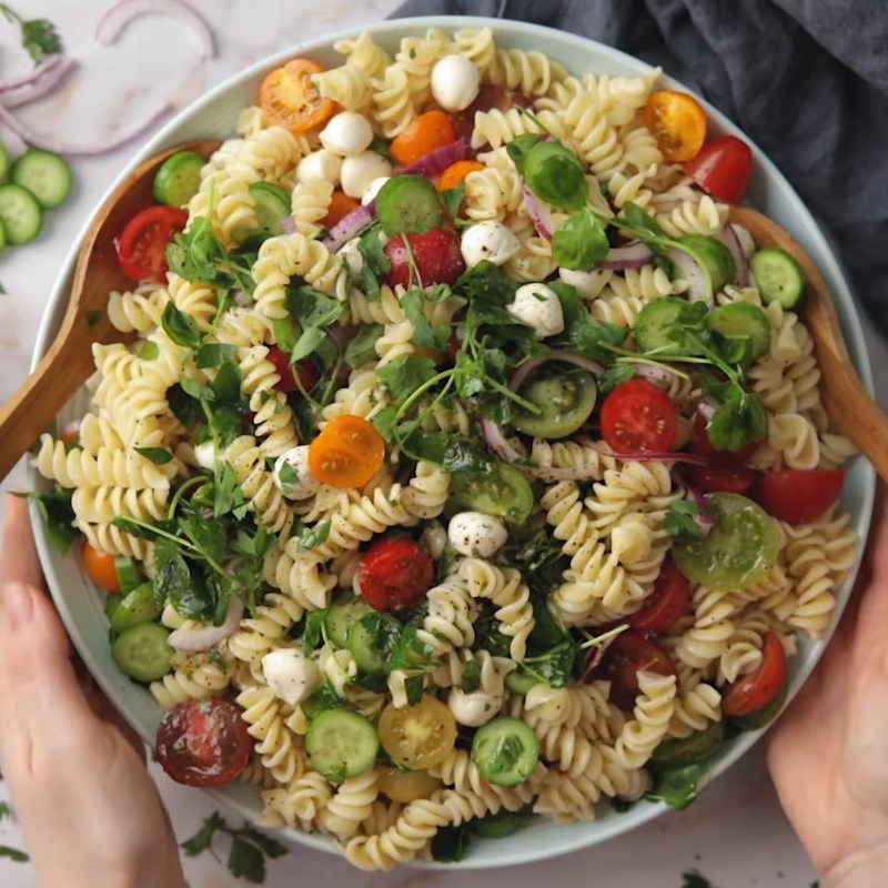 Bước 4 Thành phẩm Pasta salad dưa leo rau mầm