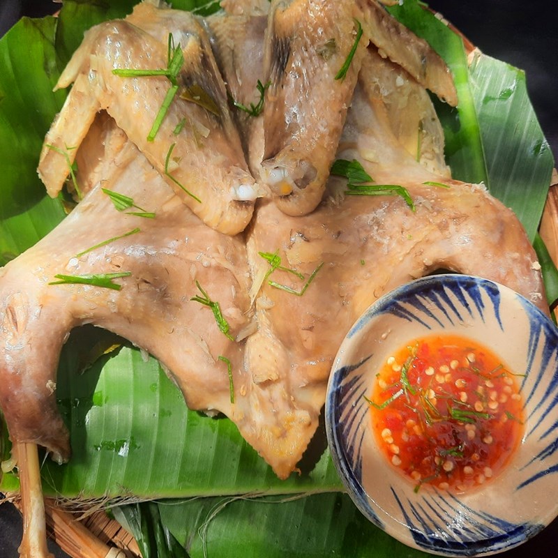 Bước 4 Thành phẩm Gà hấp muối sả nguyên con