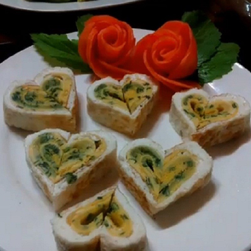 Bước 4 Thành phẩm Trứng cuộn hành lá hình trái tim