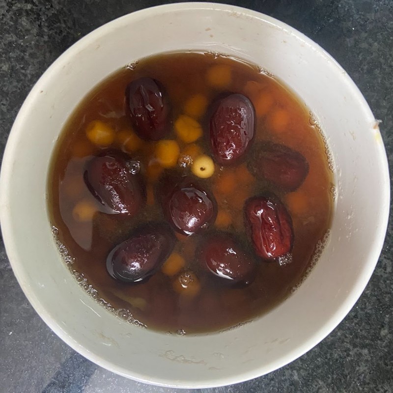 Bước 3 Thành phẩm Chè hạt sen táo đỏ