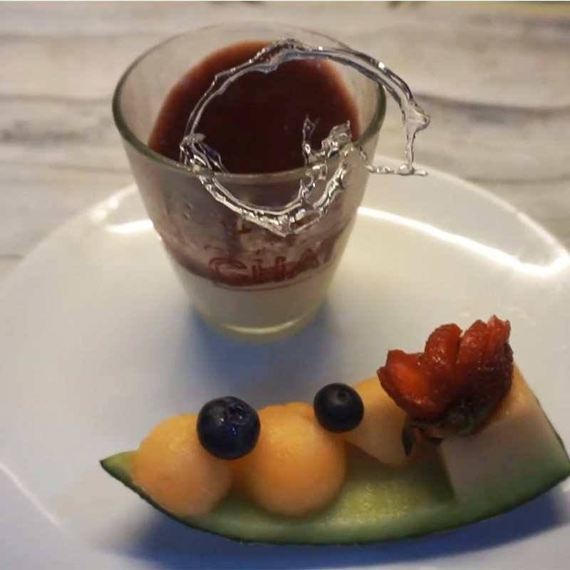 Bước 6 Thành phẩm Panna cotta việt quất dâu tây