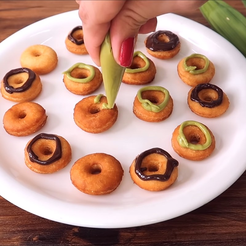 Bước 4 Trang trí Bánh donut mini