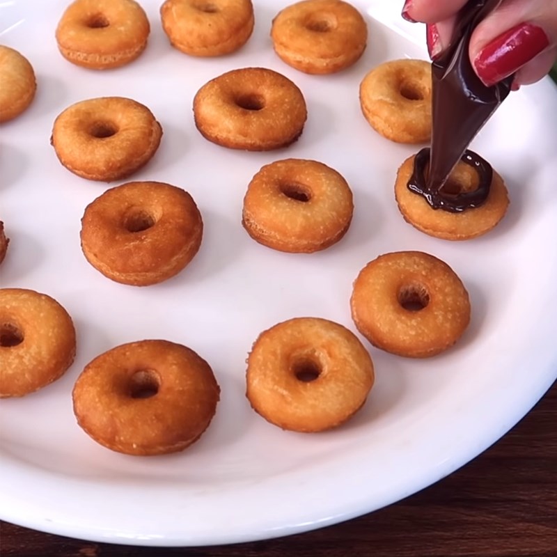 Bước 4 Trang trí Bánh donut mini