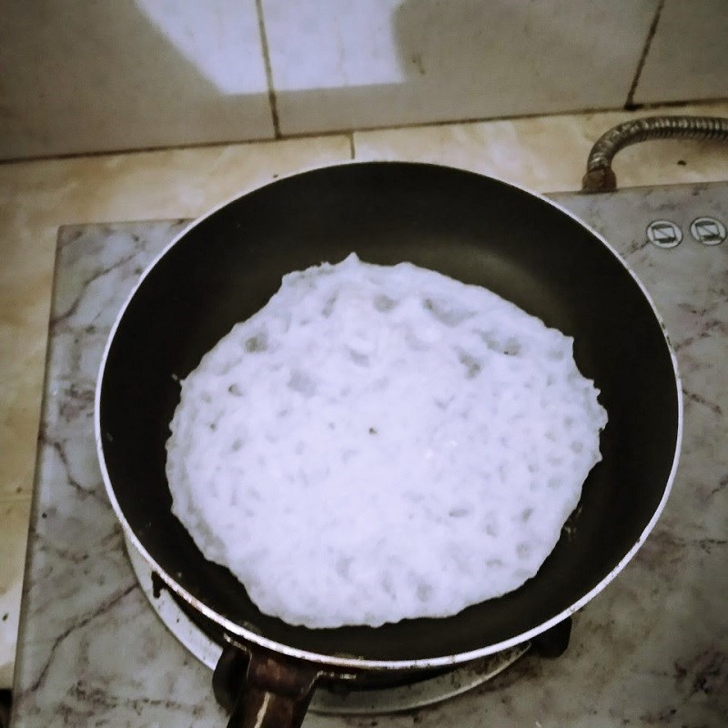 Bước 3 Trộn bột và đổ bánh Bánh cuốn làm bằng bột mì và bột năng