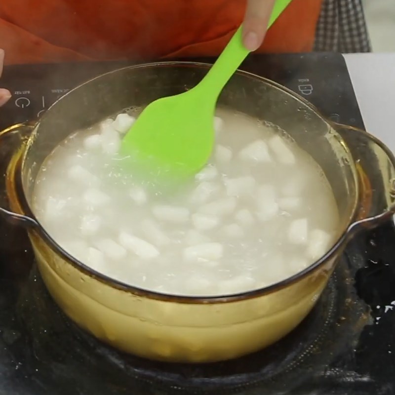 Bước 3 Trộn cùi bưởi khô với bột và luộc chín Chè bưởi từ cùi bưởi khô