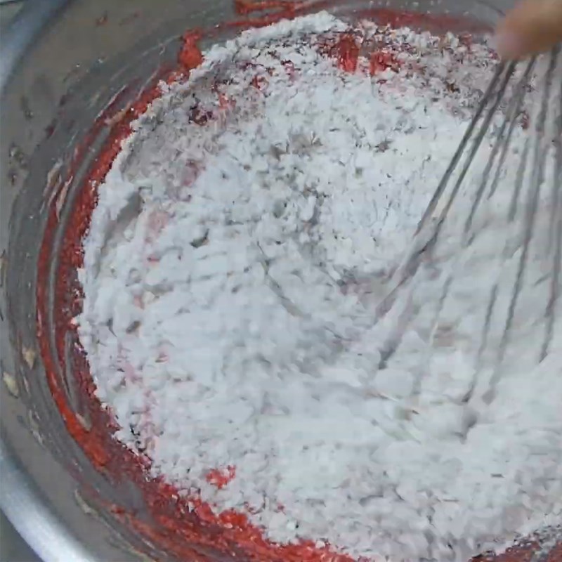 Bước 3 Trộn hỗn hợp bột bánh Bánh bông lan Red Velvet bằng nồi cơm điện