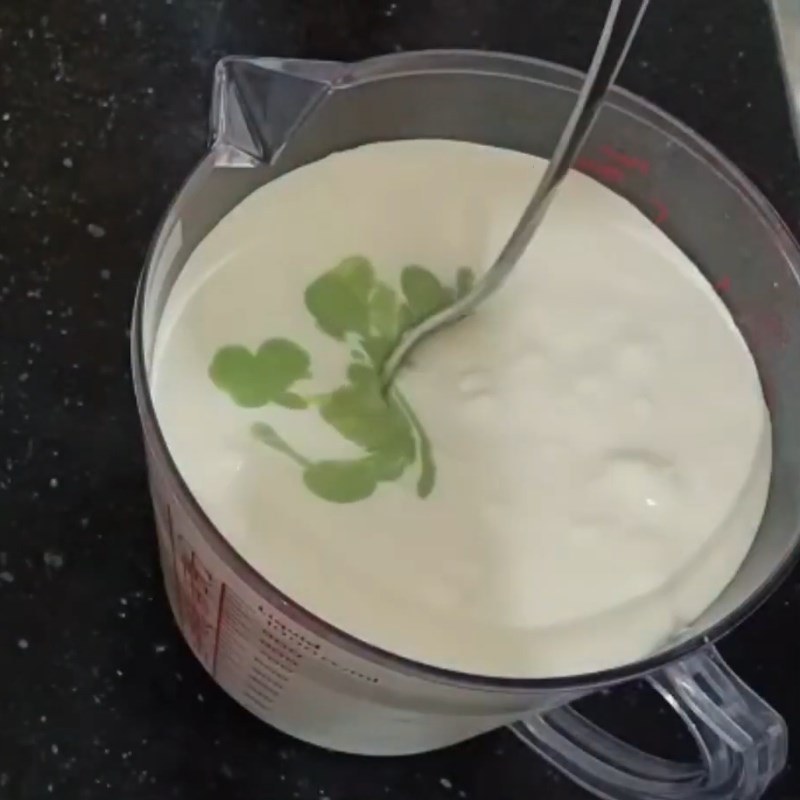 Bước 4 Trộn hỗn hợp lá dứa với whipping cream Kem lá dứa (lá nếp)