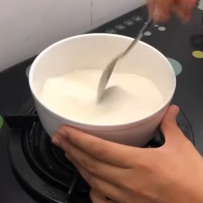 Bước 2 Trộn hỗn hợp sữa và đường Trà sữa Phúc Long