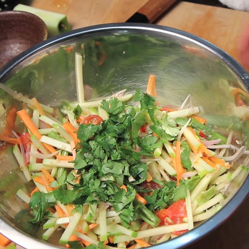 Bước 4 Trộn salad Salad táo kiểu Thái