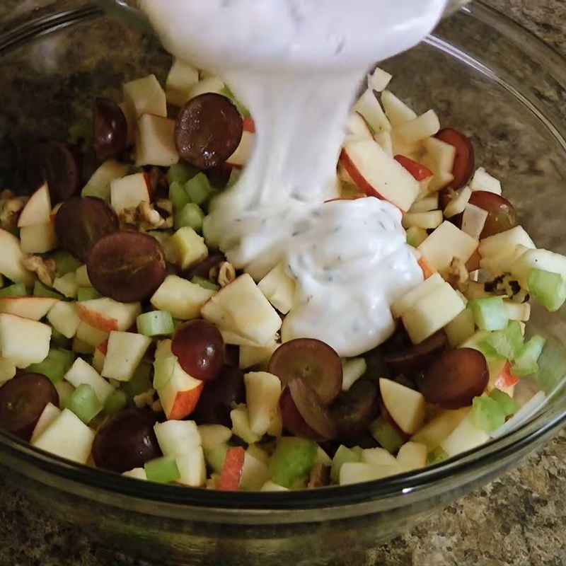 Bước 4 Trộn salad Salad táo kiểu Mỹ (Waldorf salad)