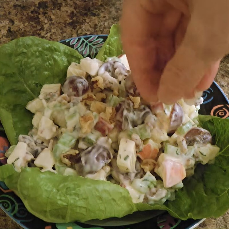 Bước 4 Trộn salad Salad táo kiểu Mỹ (Waldorf salad)