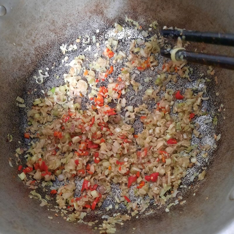 Bước 3 Xào ốc Ốc gạo xào sả ớt (công thức được chia sẻ từ người dùng)