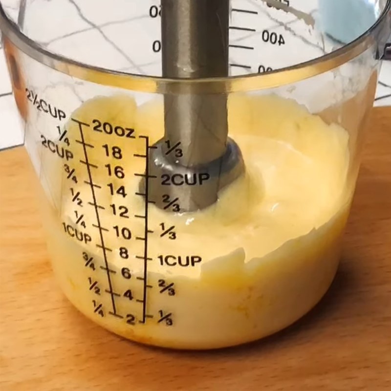 Bước 3 Xay nhuyễn trứng muối với kem sữa Kem trứng muối que